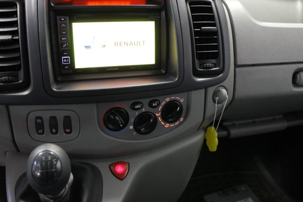 autoradio gps alpine sur Renault traffic 2016 reprise com volant….. –  Créateur d'options by CAR MUSIC EXPRESSION – Autoradio, navigation,  vidéo-DVD, téléphone, alarme, vitres teintées à Orange 84100 dans le  Vaucluse